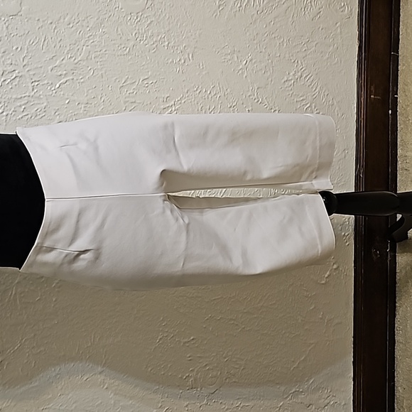 Luxe Capris - Picture 1 of 5